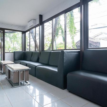 Reddoorz Plus Near Itc Cempaka Mas 2 Джакарта Экстерьер фото