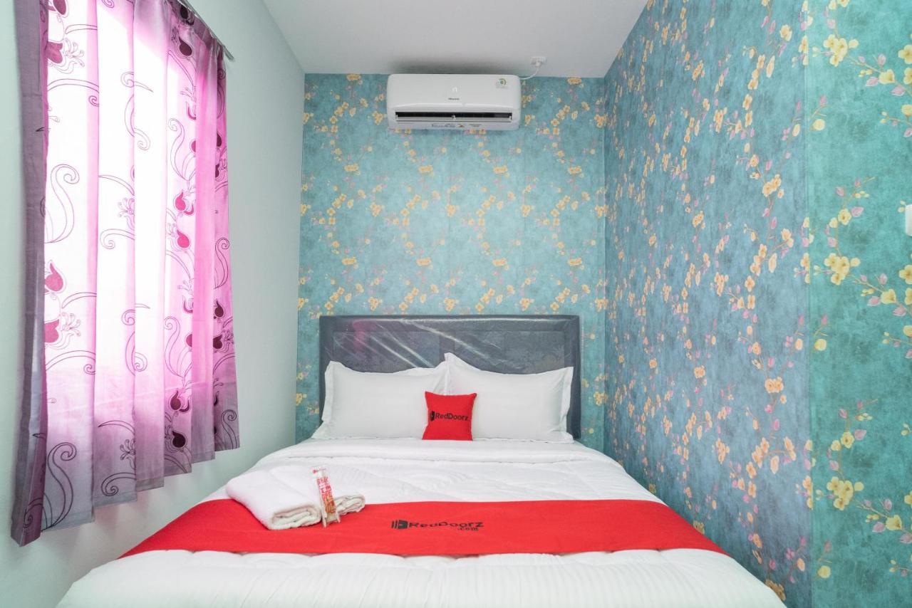 Reddoorz Plus Near Itc Cempaka Mas 2 Джакарта Экстерьер фото