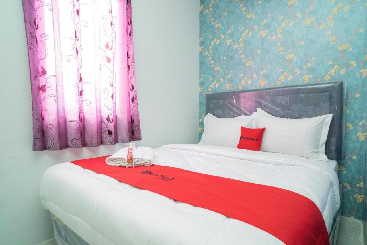 Reddoorz Plus Near Itc Cempaka Mas 2 Джакарта Экстерьер фото