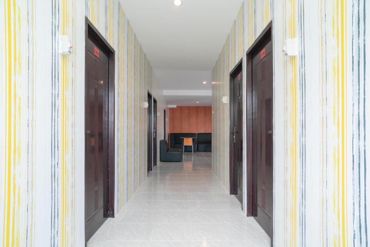 Reddoorz Plus Near Itc Cempaka Mas 2 Джакарта Экстерьер фото