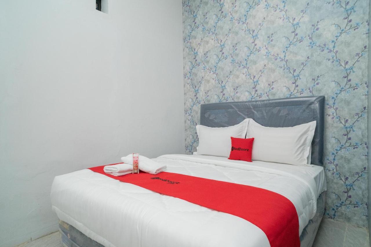 Reddoorz Plus Near Itc Cempaka Mas 2 Джакарта Экстерьер фото