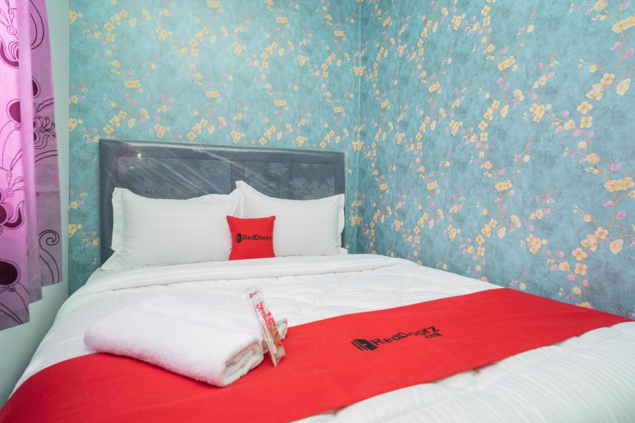 Reddoorz Plus Near Itc Cempaka Mas 2 Джакарта Экстерьер фото