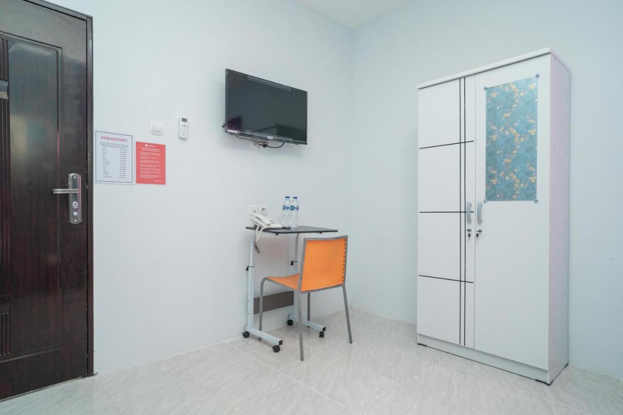 Reddoorz Plus Near Itc Cempaka Mas 2 Джакарта Экстерьер фото