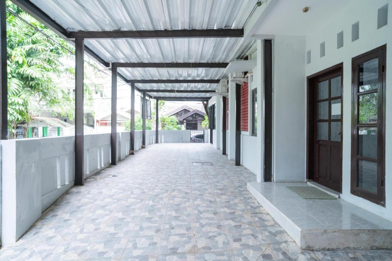 Reddoorz Plus Near Itc Cempaka Mas 2 Джакарта Экстерьер фото