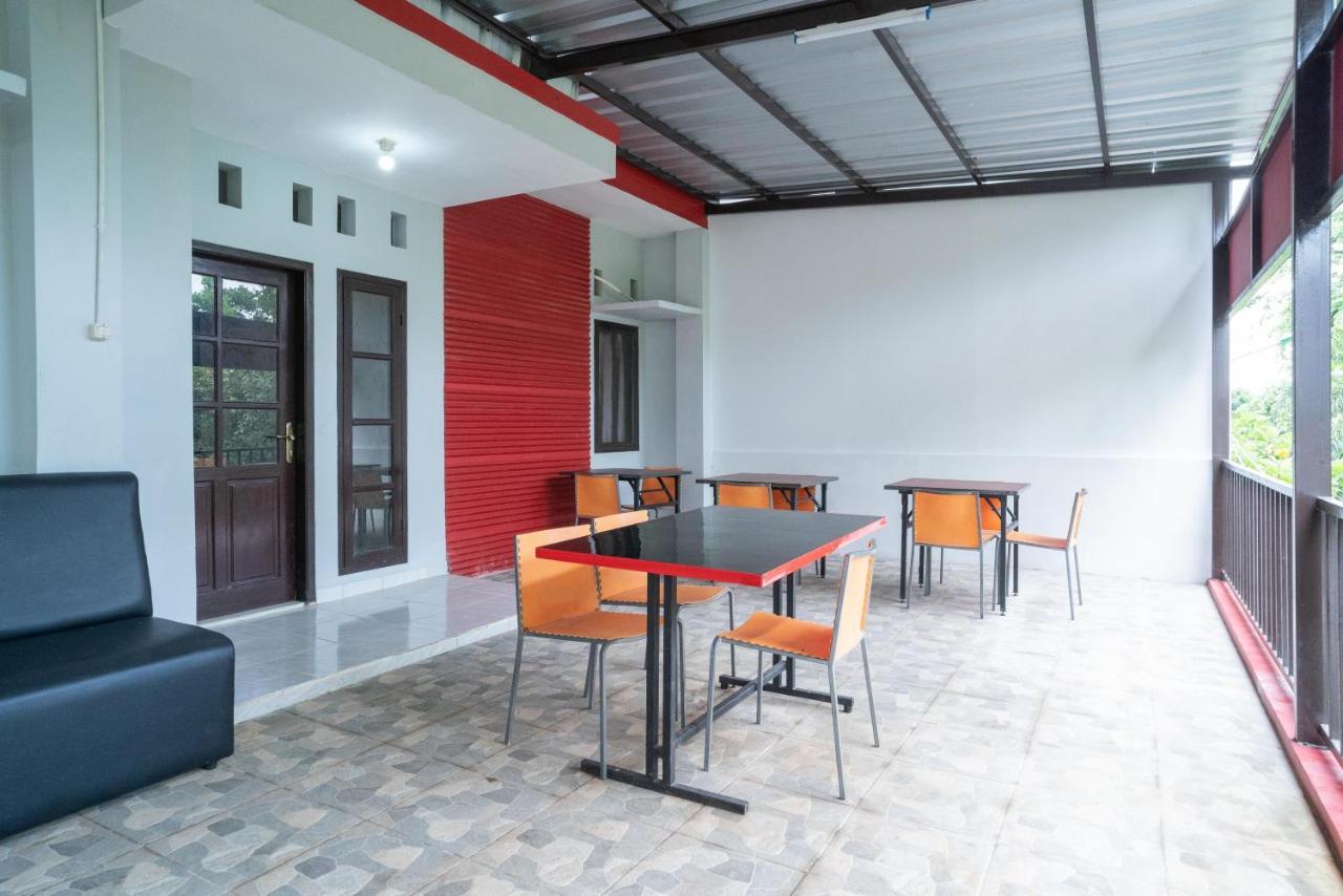 Reddoorz Plus Near Itc Cempaka Mas 2 Джакарта Экстерьер фото