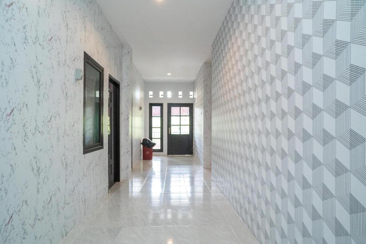 Reddoorz Plus Near Itc Cempaka Mas 2 Джакарта Экстерьер фото