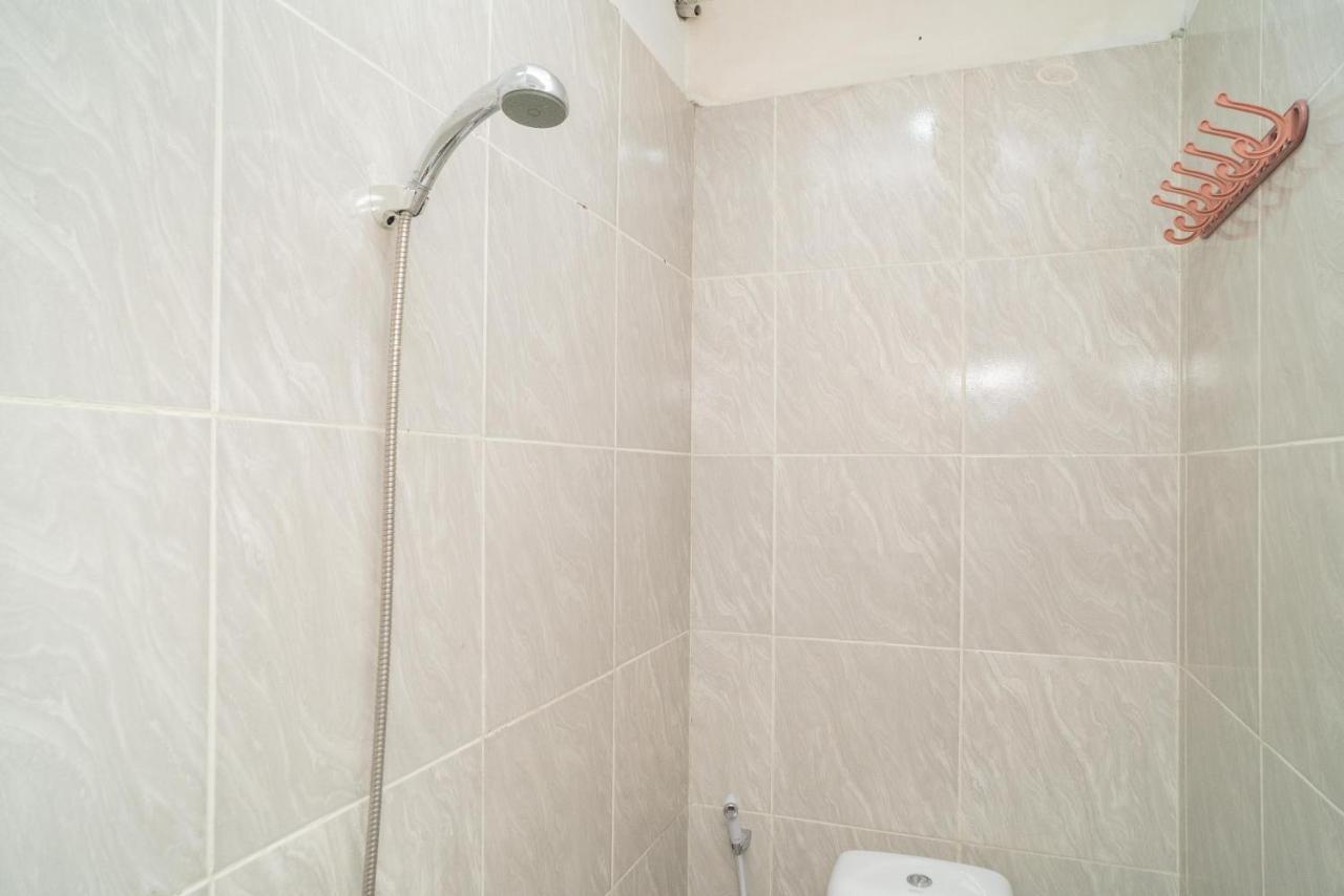 Reddoorz Plus Near Itc Cempaka Mas 2 Джакарта Экстерьер фото