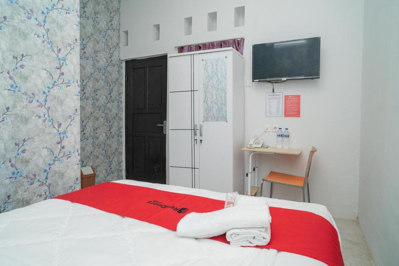 Reddoorz Plus Near Itc Cempaka Mas 2 Джакарта Экстерьер фото