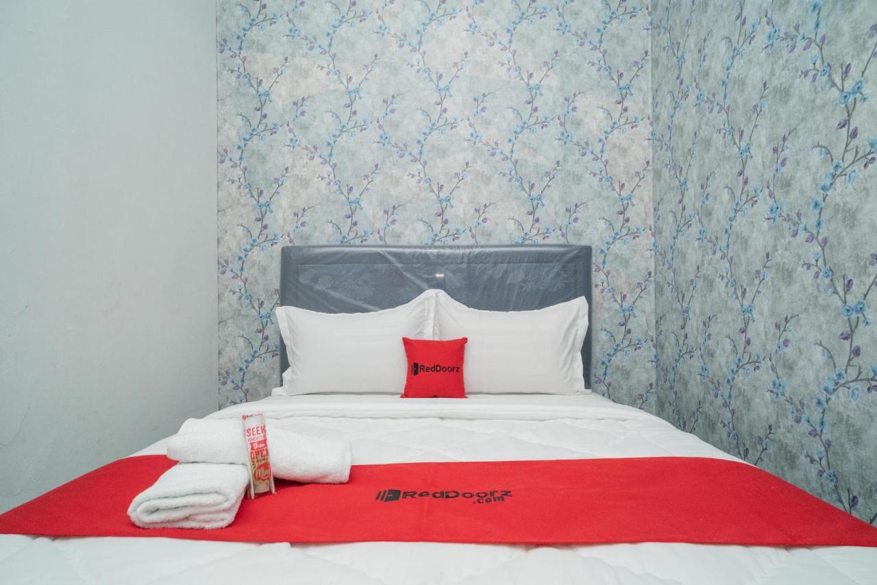 Reddoorz Plus Near Itc Cempaka Mas 2 Джакарта Экстерьер фото